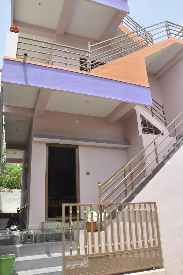 Classic Homestay Hampi Exterior photo